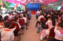 Vietnamese-Cambodian children in Phnom Penh start new school year