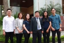 vietnamese students make paving materials from plastic bags