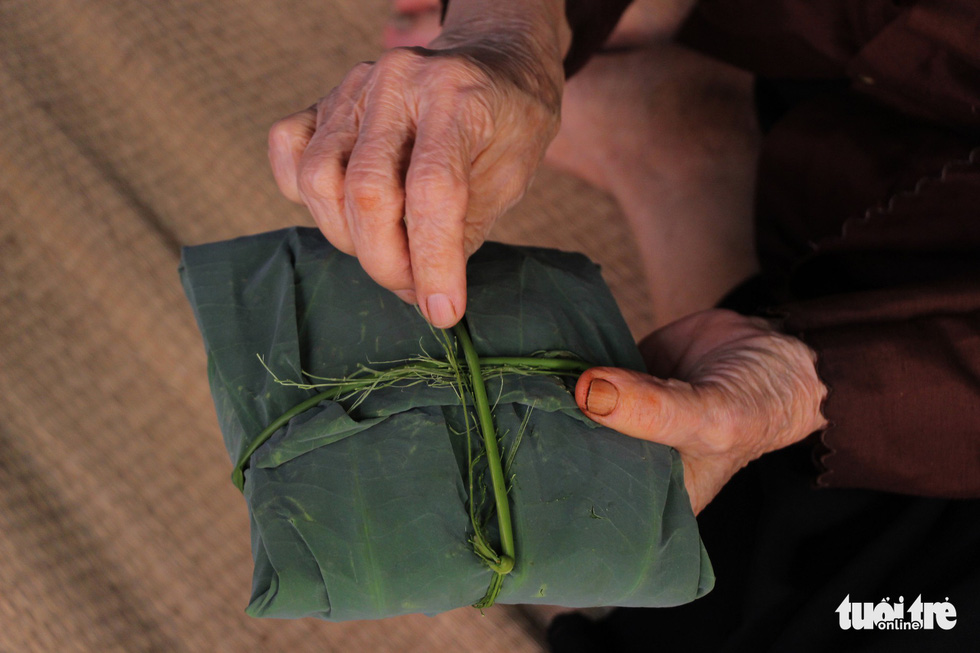 Vietnam family surpass 70 years making Hanoi’s signature autumn food