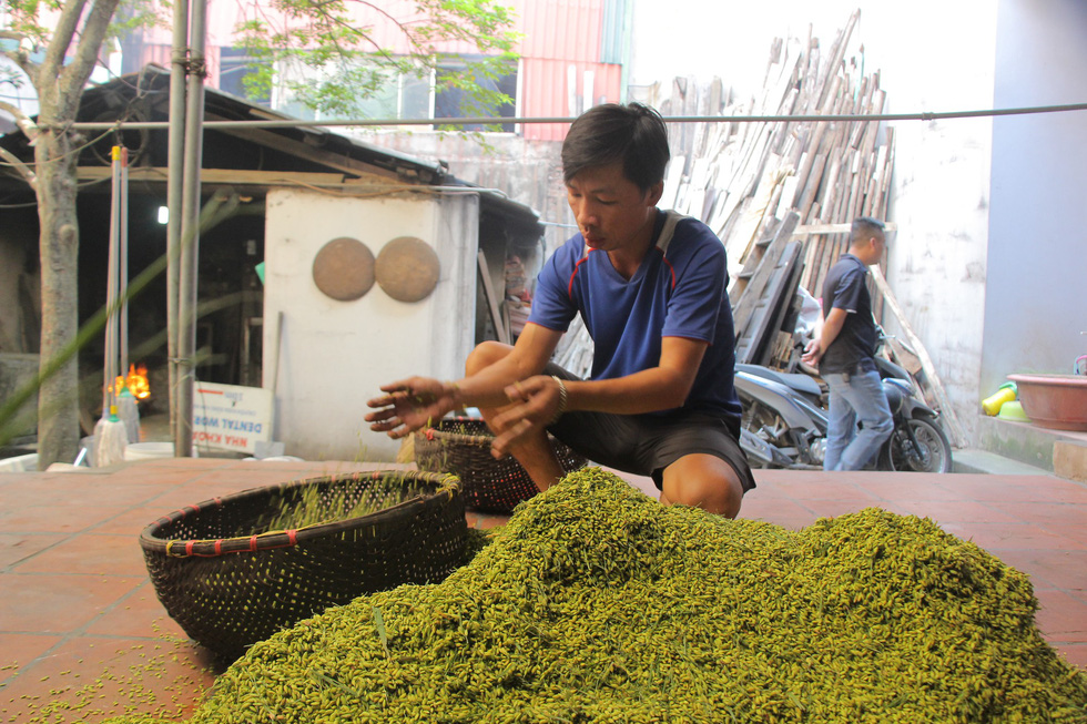 Vietnam family surpass 70 years making Hanoi’s signature autumn food
