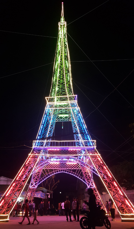 Replica of Eiffel Tower illuminates perish in central Vietnam