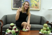US Consul General bewitched Vietnam star apple