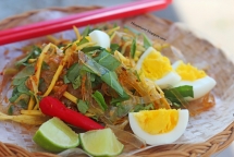 Rice paper salad – A popular street snack in Vietnam