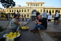 expats in hanoi donate blood amid covid 19 vietnam needs you now